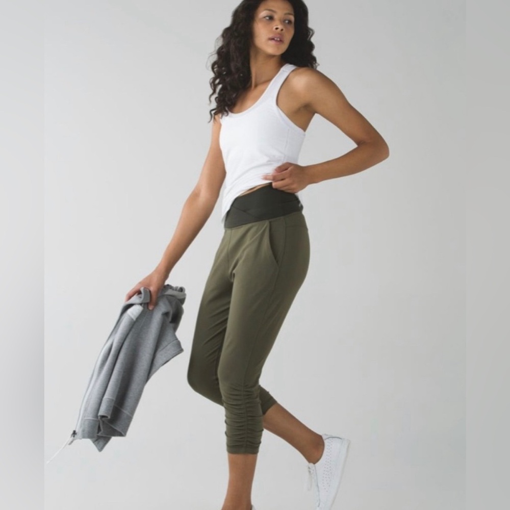 Lululemon Sunset Salutation Crop Leggings Sz 4 Green Capri